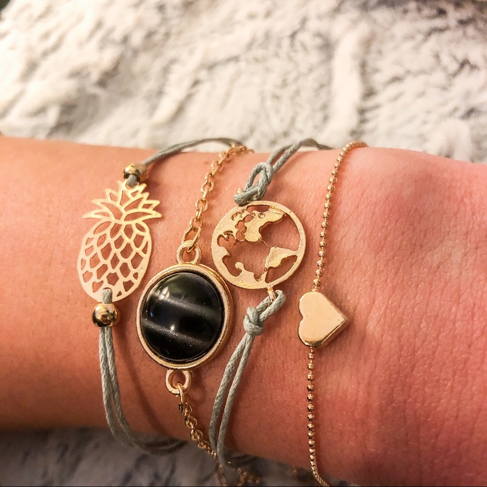 Gold Mini Heart Bracelet - Picture 3 of 3